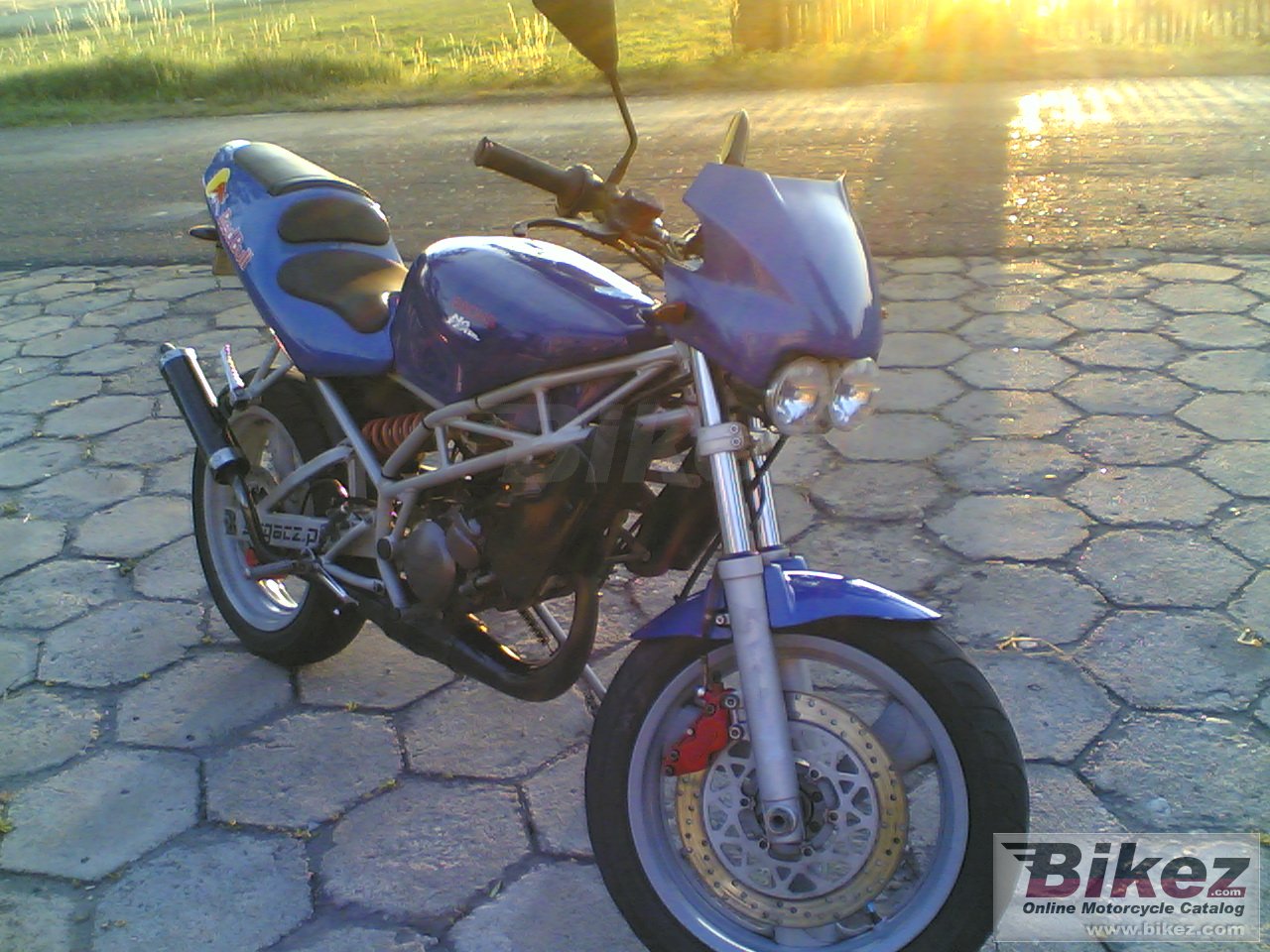 Big nymous user. xtc-n 125 picture and wallpaper from Bikez.com
